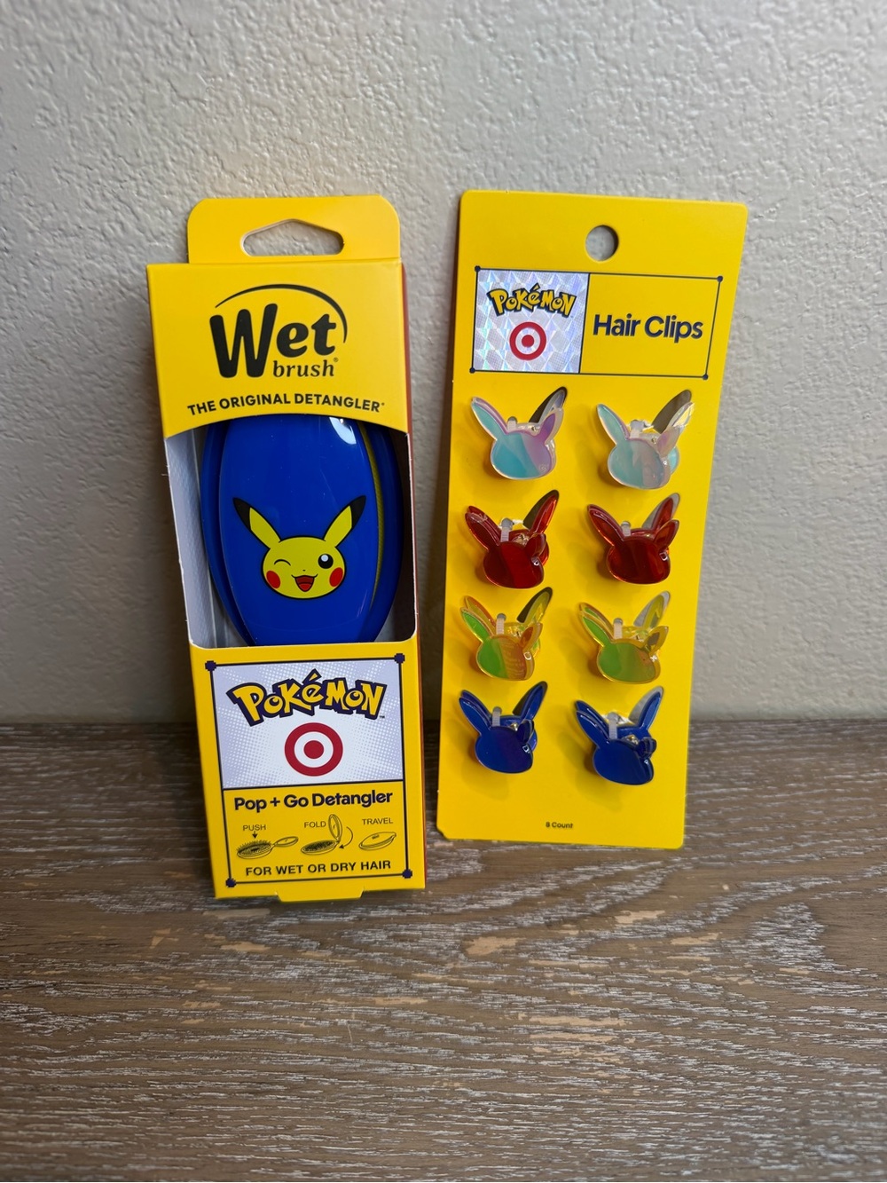 Wet Brush Pokémon Pop & Go Detangling Hair Brush Pikachu & Pikachu Clips 8pc